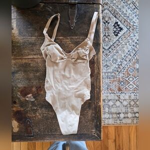 NWOT Skims Seamless Sculpt Thong Bodysuit (Color Clay)